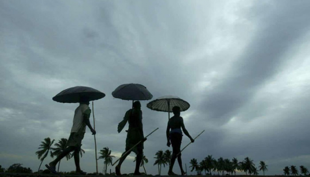 ദക്ഷിണേന്ത്യയിൽ വ്യാപകമായി നാളെയും മറ്റന്നാളും കനത്ത മഴ; സംസ്ഥാനത്ത് ഏഴ് ജില്ലകളിൽ യെല്ലോ അലർട്ട്; അടുത്ത ആഴ്ചയോടെ കാലവർഷം എത്തുമെന്ന് കേന്ദ്ര കാലാവസ്ഥാ വകുപ്പ്; കേരള തീരങ്ങളിൽ മത്സ്യബന്ധനത്തിന് തടസ്സമില്ല