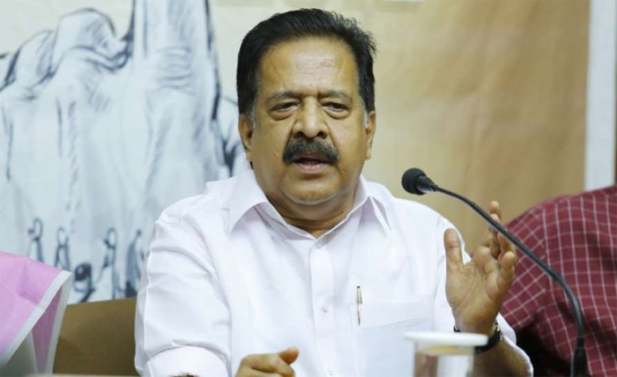 എസ്.എം.എസിലൂടെ കമ്പനിക്ക് ഒരു വർഷം ലഭിക്കുന്നത് 6 കോടി രൂപ; കൃത്രിമത്വം കാട്ടിയാണ് സർക്കാർ സിപിഎം അനുഭാവിക്ക് ടെൻഡർ നൽകിയത്; ബെവ് ക്യൂ ആപ്പ് കരാറിൽ അഴിമതിയെന്ന് ആവർത്തിച്ച് ചെന്നിത്തല