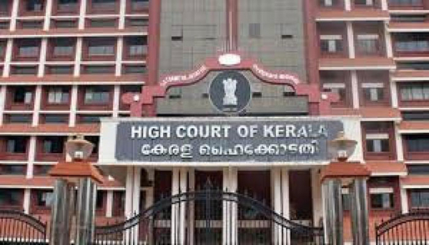 സംശയത്തിന്റെ ആനുകൂല്യം നൽകി കള്ളനോട്ട് കേസിലെ പ്രതികളെ വെറുതെ വിട്ടെങ്കിലും കൂറുമാറിയ അന്വേഷണ ഉദ്യോഗസ്ഥനെതിരെ അന്വേഷണം; വിരമിച്ച ഉദ്യോഗസ്ഥന്റെ നടപടി പ്രതികളുമായുള്ള അവിശുദ്ധ കൂട്ടുകെട്ട് കാരണമാണെന്ന് വിലയിരുത്തൽ; മൂന്നുപതിറ്റാണ്ടു പഴക്കമുള്ള കള്ളനോട്ടു കേസിൽ വീഴ്ചയുണ്ടെങ്കിൽ കേസ് രജിസ്റ്റർ ചെയ്യണമെന്നും ഡിജിപിക്ക് ഹൈക്കോടതി നിർദ്ദേശം