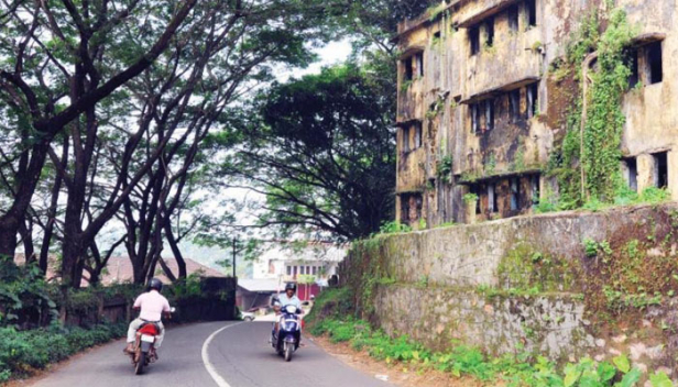 മാവൂർ ഗ്രാമപഞ്ചായത്ത് കണ്ടെയിന്മെന്റ് സോൺ; ആരോഗ്യകേന്ദ്രങ്ങളും മെഡിക്കൽ ഷോപ്പുകളും പ്രവർത്തിക്കും