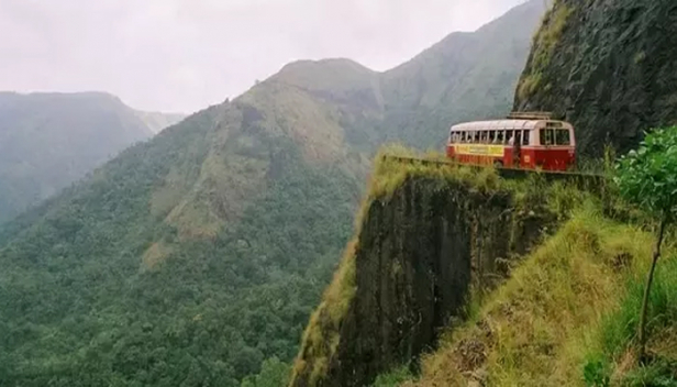 പ്ലാസ്റ്റിക് കൊണ്ടുവരുന്നത് തടയാൻ വാഗമണ്ണിൽ അഞ്ച് ഹരിത ചെക്ക്പോസ്റ്റുകൾ സ്ഥാപിക്കുന്നു; ആദ്യത്തെ ചെക്ക്പോസ്റ്റിന്റെ ഉദ്ഘാടനം ഏലപ്പാറയിൽ നടന്നു