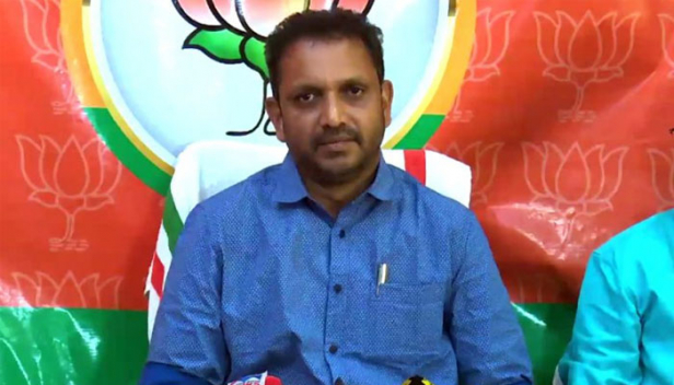 ബവ്റിജസ് ഔട്ട് ലെറ്റുകൾ തുറന്ന അതേ ലാഘവത്തോടെയാണ് ക്ഷേത്രങ്ങളിലും ആരാധനയ്ക്ക് ആളുകളെ കയറ്റാനുള്ള തീരുമാനം; ശബരിമലയിൽ ഭക്തരെ പ്രവേശിപ്പിക്കരുതെന്ന തന്ത്രിയുടെ നിർദ്ദേശം സർക്കാർ അംഗീകരിക്കണം; പിടിവാശി ഉപേക്ഷിക്കണമെന്നും ബിജെപി സംസ്ഥാന അദ്ധ്യക്ഷൻ കെ.സുരേന്ദ്രൻ