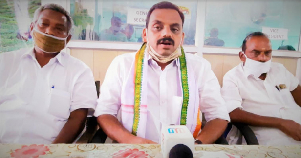 തോട്ടം തൊഴിലാളികൾക്ക് വീട് നിർമ്മിച്ചുനൽകുന്നതിനുള്ള സർക്കാർ നീക്കം രാഷ്ട്രീയവത്ക്കരിക്കുന്നു; പദ്ധതിയുടെ പ്രയോജനം ഇടത് രാഷ്ട്രീയം പിൻപറ്റുന്നവർക്ക് മാത്രം; ശക്തമായ പ്രതിഷേധ പരിപാടികളെന്ന് കോൺഗ്രസ് നേതാക്കൾ