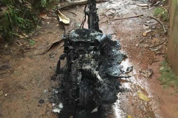 നാദാപുരത്ത് വീണ്ടും അക്രമങ്ങൾക്കായി കോപ്പ് കൂട്ടുന്നു; വാഹനങ്ങൾക്ക് തീയിടുന്ന സംഭവങ്ങൾ വർധിക്കുന്നു; ഒരു മാസത്തിനിടെ കത്തിച്ചത് മൂന്ന് വാഹനങ്ങൾ; ഒടുവിൽ കത്തിച്ചത് പേരോട് ഐ.എൻ.എൽ.പ്രവർത്തകന്റെ വീട്ട് മുറ്റത്ത് നിർത്തിയിട്ട വാഹനം