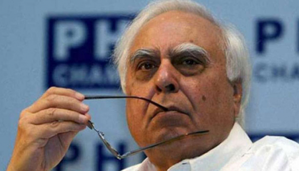 നമ്മുടെ രാജ്യത്ത് ആരും അതിക്രമിച്ച് കയറിയില്ലെങ്കിൽ പിന്നെ എങ്ങനെയാണ് 20 സൈനികർക്ക് ജീവൻ നഷ്ടപ്പെട്ടത്; പ്രധാനമന്ത്രിയുടെ വിവാദ പ്രസ്താവനയിൽ കൂടുതൽ ചോദ്യങ്ങളുമായി മുതിർന്ന കോൺഗ്രസ് നേതാവ് കപിൽ സിബൽ