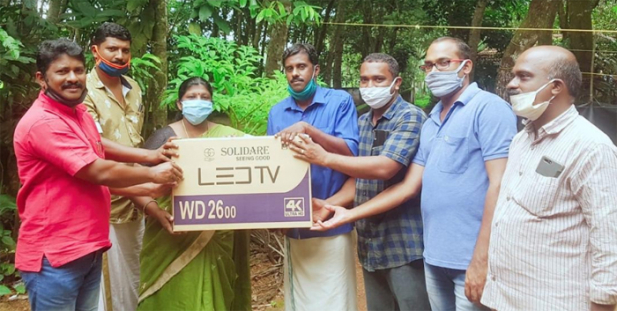 എഫർട്ട് ചക്കുവള്ളിയുടെ നേതൃത്വത്തിൽ ഓൺലൈൻ പഠന സൗകര്യമില്ലാത്ത കുട്ടികൾക്ക് ടിവി നൽകി