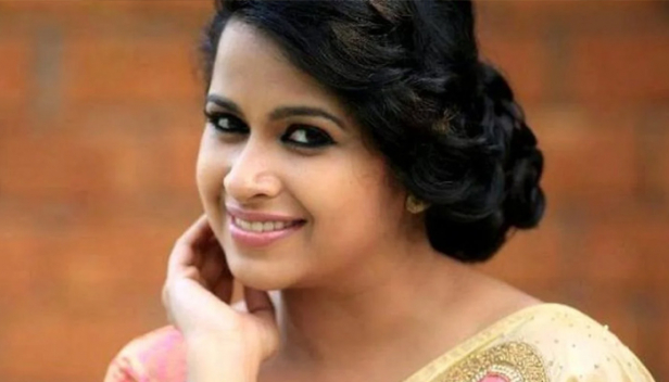 ആപ്പുകളും ഫോളോവേഴ്സും ലൈക്കുകളും ഒന്നുമല്ല നമ്മുടെ ജീവിതം; ടിക് ടോക് നിരോധിച്ചതൊന്നും തന്നെ ബാധിക്കില്ലെന്ന കുറിപ്പുമായി സാധിക
