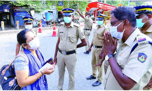 അനാവശ്യമായ യാത്രകൾ എല്ലാവരും ഒഴിവാക്കണം; മത്സ്യത്തൊഴിലാളികൾ തമിഴ്നാട്ടിലേക്ക് പോകരുത്; തലസ്ഥാന നഗരം അടച്ചിടില്ല; നിയന്ത്രണങ്ങൾ ശക്തമാക്കും; തിരുവനന്തപുരത്ത് രോഗവ്യാപനം ഉണ്ടാക്കാൻ ബോധപൂർവ്വ ശ്രമം നടക്കുന്നതായി സംശയിക്കുന്നെന്ന് മന്ത്രി കടകംപള്ളി സുരേന്ദ്രൻ; ആശങ്കപ്പെടുത്തുന്ന സാഹചര്യമെന്ന് മന്ത്രി