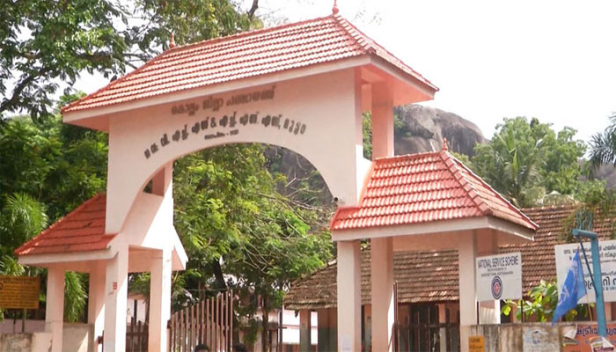 61 വിദ്യാർത്ഥികളുടെ കണക്ക് പരീക്ഷയുടെ ഉത്തര കടലാസ് എവിടെയെന്ന് ആർക്കുമറിയില്ല; മുട്ടറ സ്കൂളിലെ പ്ലസ് ടു വിദ്യാർത്ഥികൾക്ക് ആനുപാതിക മാർക്ക് നൽകാൻ ആലോചന