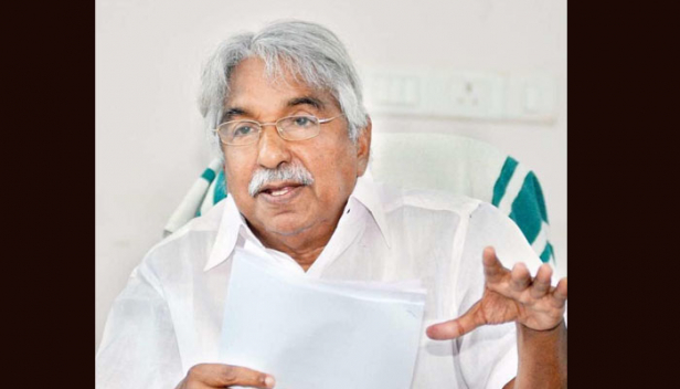 മുഖ്യമന്ത്രിയുടെ ഓഫീസിനെക്കുറിച്ച് ഇപ്പോൾ ഉയർന്നുവന്ന ആരോപണങ്ങളിൽ ഞാൻ സന്തോഷിക്കുന്നില്ല; സോളാർ വിവാദത്തിൽ യുഡിഎഫ് സർക്കാരിന്റെയും സ്വർണ്ണക്കടത്ത് കേസിൽ എൽഡിഎഫ് സർക്കാരിന്റെയും സമീപന വ്യത്യാസം ജനം തിരിച്ചറിയും; സത്യം പുറത്തുവരാൻ സിബിഐ അന്വേഷണം വേണമെന്നും ഉമ്മൻ ചാണ്ടി ഫേസ്ബുക്ക് പോസ്റ്റിൽ