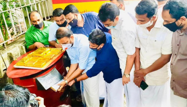 കേരളത്തിന്റെ ഭരണം മാഫിയ സംഘങ്ങളുടെ കൈകളിൽ; പിടിച്ചുനിൽക്കാനുള്ള അവസാന ശ്രമവും പരാജയപ്പെട്ടപ്പോഴാണ് മുഖ്യമന്ത്രി ഐടി സെക്രട്ടറിയെ സ്ഥാനത്തു നിന്ന് മാറ്റിയതെന്നും പികെ ഫിറോസ്; യൂത്ത് ലീഗ് മുഖ്യമന്ത്രിയുടെ ഓഫീസിലേക്ക് പ്രതീകാത്മക സ്വർണ്ണ ബിസ്കറ്റുകൾ അയച്ചു