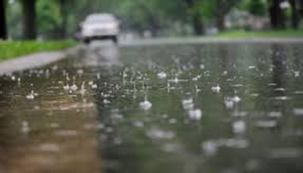 മൂന്ന് മണിക്കൂറിനിടെ നാല് ജില്ലകളിൽ മഴ; ജാ​ഗ്രതാ നിർദ്ദേശങ്ങൾ ഇങ്ങനെ