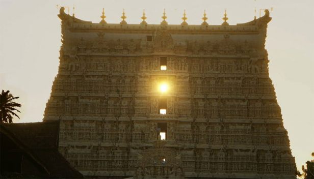 ശ്രീപത്മനാഭ സ്വാമി ക്ഷേത്രത്തിന്റെ ഭരണം സർക്കാരിനോ രാജകുടുംബത്തിനോ? കേസിൽ സുപ്രീം കോടതി തിങ്കളാഴ്ച വിധി പറയും