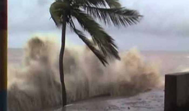 തീരം കവിഞ്ഞ് തിര വരും; 3.3 മീറ്റർ ഉയരത്തിൽ വരെ തിരമാല അടിക്കാൻ സാധ്യതയെന്ന് മുന്നറിയിപ്പ്; സംസ്ഥാനത്ത് തീരദേശത്ത് ജാഗ്രതാ നിർദ്ദേശം