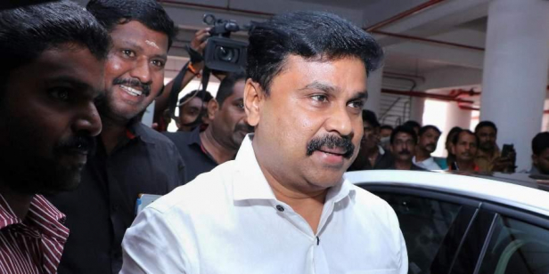 നടിയെ ആക്രമിച്ച കേസിൽ വിചാരണ പൂർത്തിയാക്കാൻ ആറ് മാസംകൂടി സമയം അനുവദിക്കണമെന്നാവശ്യപ്പെട്ടുള്ള പ്രത്യേക കോടതി ജഡ്ജിയുടെ ആവശ്യത്തിൽ പ്രതീക്ഷിക്കുന്നത് സുപ്രീംകോടതിയുടെ അനുകൂല തീരുമാനം; കുറഞ്ഞത് മൂന്ന് മാസമെങ്കിലും സുപ്രീംകോടതി അനുവദിക്കാൻ സാധ്യത; ദിലീപ് പ്രതിയായ കേസിൽ ഇനി കാര്യങ്ങൾ അതിവേഗം നീങ്ങും