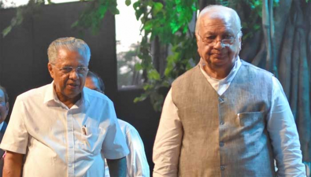പെട്ടിമുടി ഉരുൾപൊട്ടൽ; മുഖ്യമന്ത്രിയും ഗവർണറും നാളെ ദുരന്തഭൂമി സന്ദർശിക്കും; ഹെലികോപ്റ്റർ മാർഗം മൂന്നാറിലെ ആനച്ചാലിലെത്തും; അവിടെനിന്നും ഇരുവരും റോഡുമാർഗം പെട്ടിമുടിയിലേക്ക് പോകും
