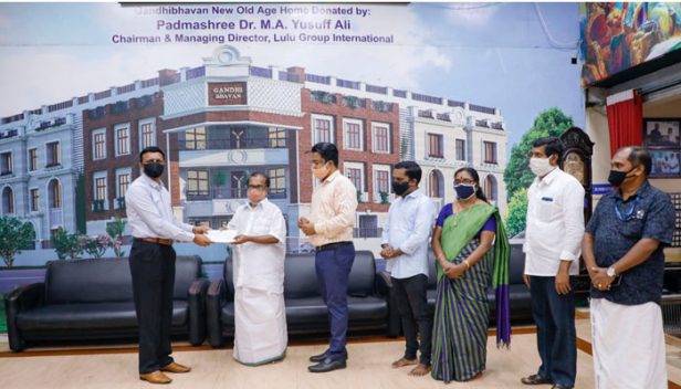 കോവിഡ് കാലത്ത് ഗാന്ധിഭവന് വീണ്ടും 40 ലക്ഷത്തിന്റെ സഹായഹസ്തവുമായി എം.എ. യൂസഫലി; ദൈനംദിന ചെലവുകൾക്കായി ഗാന്ധിഭവന് വേണ്ടി വരുന്നത് മൂന്നുലക്ഷം രൂപ; യൂസഫലിയുടെ സഹായം ഏപ്രിലിൽ നൽകിയ 25 ലക്ഷത്തിന് പുറമേ