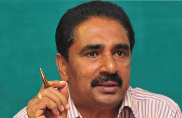 സെക്രട്ടേറിയറ്റിലെ തീപിടിത്തം എൻഐഎ അന്വേഷിക്കണം; ഫയലുകളെല്ലാം മുഖ്യമന്ത്രിയുടെ കസ്റ്റഡിയിലാണ്; ആ ഫയലുകളാകാം വീട്ടിൽ കൊണ്ടു പോയോ അല്ലാതെയോ നശിപ്പിക്കപ്പെട്ടത്; ഫയലുകൾ നശിപ്പിച്ചതിന് സാധൂകരണം നൽകാനാണ് പ്രോട്ടോകോൾ ഓഫീസിലെ തീപിടിത്തം; മന്ത്രി കെ ടി ജലീലിന്റെ വിദേശ യാത്ര സംബന്ധിച്ച ഫയലും ഇവിടെയാണ് സൂക്ഷിച്ചത്; തീപിടുത്തം എൻഐഎ അന്വേഷിക്കണം എന്നാവശ്യപ്പെട്ട് പ്രേമചന്ദ്രൻ പ്രധാനമന്ത്രിക്ക് കത്തു നൽകി