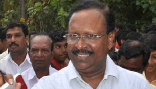 ടൂറിസം വകുപ്പിൽ 16 പ്രോജക്ട് എഞ്ചിനീയേഴ്സിനെയും ഒരു ടെക്നിക്കൽ അസിസ്റ്റന്റിനെയും പ്രതിമാസം 35,000 രൂപ ശമ്പളത്തിൽ കരാർ വ്യവസ്ഥയിൽ നിയമിക്കാൻ തീരുമാനിച്ചിരിക്കുന്നു; 1.41 കോടി രൂപയാണ് ഈ ആവശ്യത്തിന് വേണ്ടി വരുന്നത്; ആരെയൊക്കെയാണ് കടകംപള്ളി സുരേന്ദ്രൻ നിയമിക്കുന്നത് എന്നറിയാൻ പാഴൂർ പടിപ്പുര വരെ പോകേണ്ട കാര്യമില്ല; വിമർശനവുമായി ശൂരനാട് രാജശേഖരൻ