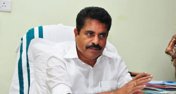 കോന്നിയെയും ആറ്റിങ്ങലിനെയും ഹൃദയത്തോട് ചേർത്തു വെക്കുമ്പോഴും എന്റെ പേര് 'അടൂർ പ്രകാശ്' എന്ന് തന്നെയാണ്; കാരണം എന്റെ അച്ഛന്റെ പേര് സഖാവ് അടൂർ കുഞ്ഞുരാമൻ എന്നാണ്; തന്റെ പേരിനൊപ്പമുള്ള 'അടൂർ' മാറ്റണമെന്ന് പറഞ്ഞ എസ്എഫ്ഐ പ്രവർത്തകർക്ക് മറുപടി നൽകി ആറ്റിങ്ങൽ എംപി