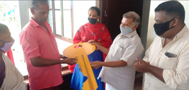 പ്രളയ ബാധിതർക്ക് സഹായഹസ്തം: നവോദയ ഓസ്ട്രേലിയ വീടുകളുടെ താക്കോൽ കൈമാറി