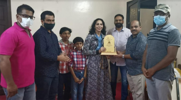 സൗദി ആരോഗ്യ മന്ത്രാലയത്തിന്റെ ബഹുമതി: മലയാളി നേഴ്സ് ഷീബ എബ്രഹാമിനെ ഇന്ത്യൻ സോഷ്യൽ ഫോറം അനുമോദിച്ചു