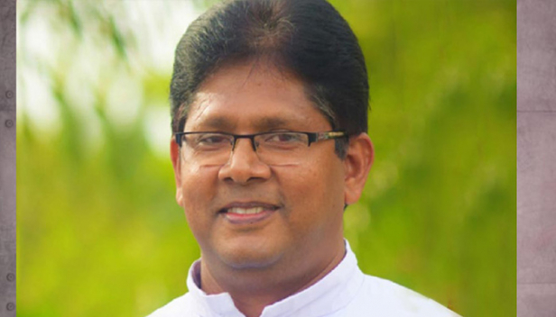 കോവിഡ് ബാധിച്ചു മരിച്ച കർണാടക ഭദ്രാവതി രൂപതാ വികാരി ജനറൽ ഫാ. കുര്യാക്കോസ് മുണ്ടപ്ലാക്കലിന്റെ സംസ്ക്കാരം നടത്തി; മംഗളൂരുവിലെ സ്വകാര്യ ആശുപത്രിയിൽ ചികിത്സയിലായിരുന്ന അദ്ദേഹത്തിന്റെ സംസ്ക്കാരം നടത്തിയത് കോവിഡ് പ്രോട്ടോക്കോൾ അനുസരിച്ച്