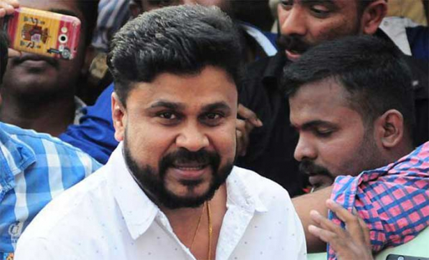 പ്രധാന സാക്ഷിയെ സ്വാധീനിക്കാൻ ശ്രമം; ദിലീപിന്റെ ജാമ്യം റദ്ദാക്കണമെന്ന് പ്രോസിക്യൂഷൻ; സ്വാധീനിക്കാൻ ശ്രമിച്ചെന്ന ആരോപണം ഉയർന്നത് തൃശൂർ ടെന്നീസ് ക്ലബിൽ വച്ച് ദിലീപും കേസിലെ മറ്റൊരു പ്രതിയായ പൾസർ സുനിയും തമ്മിൽ കൂടിക്കാഴ്ച നടത്തുന്നത് കണ്ടുവെന്ന് മൊഴി നൽകിയ സാക്ഷിയെ; കേസ് കോടതി ചൊവ്വാഴ്ച പരിഗണിക്കും
