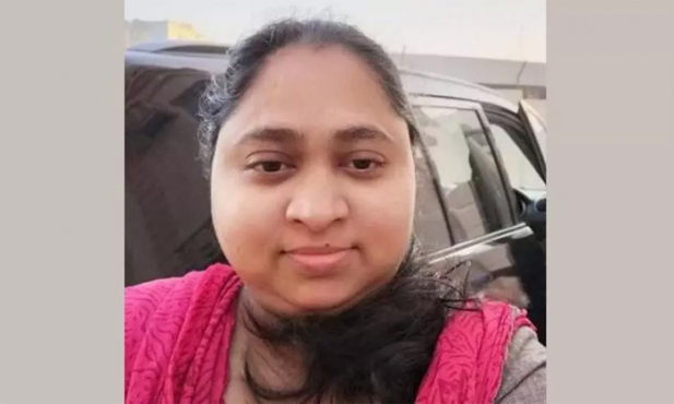 കോവിഡ് രക്തസാക്ഷിയായി മറ്റൊരു മലയാളി നഴ്സ് കൂടി; സിനാവ് ആശുപത്രിയിലെ സ്റ്റാഫ് നഴ്സായിരുന്ന ബ്ലെസി സാം മരണത്തിനു കീഴടങ്ങി; വിട വാങ്ങിയത് റോയൽ ആശുപത്രിയിൽ കോവിഡിനെതിരെ പോരാടിയ മുൻനിര പോരാളികളിൽ ഒരാൾ