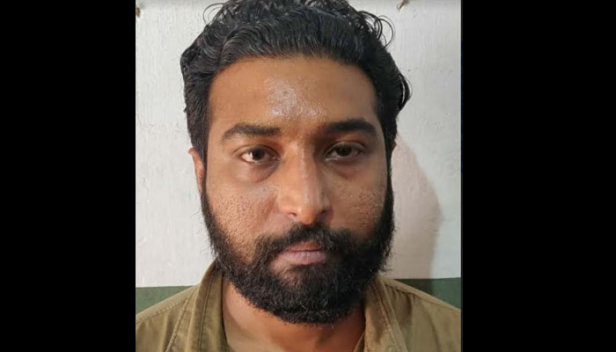 കാർ ഇടിച്ച് ഭീകരാന്തരീക്ഷം സൃഷ്ടിച്ച് മർദ്ദിച്ച് 2 .5 കിലോ സ്വർണം കവർന്ന കേസ്: കരിപ്പൂർ വിമാനത്താവളം കേന്ദ്രീകരിച്ച് സ്വർണ്ണ കവർച്ച നടത്തുന്ന സംഘത്തിലെ പ്രധാനി ഷാനിദ് പിടിയിൽ; ഇതുവരെ കേസിൽ അറസ്റ്റിലായത് എട്ടുപേർ