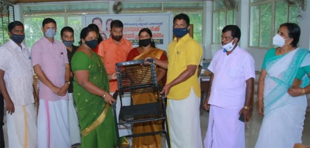 ഗ്രന്ഥശാലകൾക്ക് ഫർണിച്ചറുകൾ വിതരണം ചെയ്തു