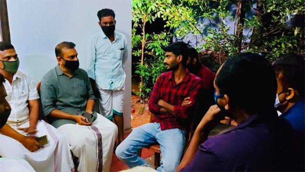 എൻഐഎ അല്ല കേരളാ പൊലീസാണ് ഉപദ്രവിച്ചത്; ജയിലിലും പീഡനം; മാവോയിസ്റ്റെന്ന് വിളിച്ചപ്പോഴല്ല, സിപിഎം കോഴിക്കോട് ജില്ലാ സെക്രട്ടറി ഇസ്ലാമിക തീവ്രവാദി എന്ന് വിളിച്ചപ്പോഴാണ് തളർന്നുപോയത്; താഹയെ കണ്ട അനുഭവം ഫേസ്ബുക്കിൽ കുറിച്ചു പി കെ ഫിറോസ്