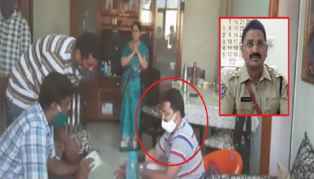 മുതിർന്ന പൊലീസ് ഉദ്യോഗസ്ഥന്റെ പക്കൽ നിന്നും കണ്ടെടുത്തത് 70 കോടി രൂപയുടെ അനധികൃത സമ്പാദ്യം; തെലങ്കാനയിൽ അഴിമതി വിരുദ്ധ ബ്യൂറോയുടെ റെയ്ഡ് തുടരുന്നു