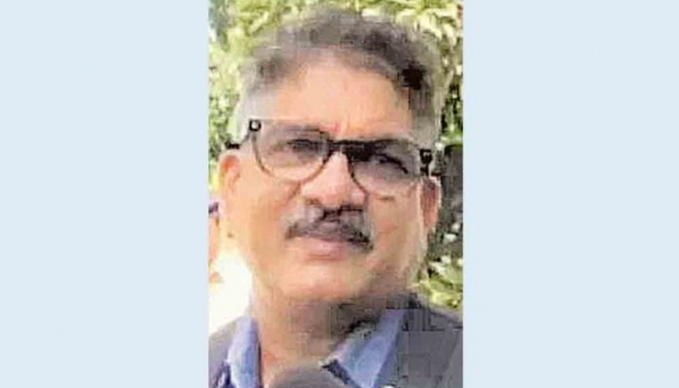 ഭാര്യയെ ക്രൂരമായി മർദിക്കുന്ന വീഡിയോ വൈറലായതോടെ മധ്യപ്രദേശ് ഡിജിപിയുടെ തൊപ്പി തെറിച്ചു; അച്ഛൻ അമ്മയെ തല്ലുന്ന വീഡിയോ ഉന്നത ഉദ്യോഗസ്ഥർക്ക് അയച്ചു നൽകിയത് മകൻ