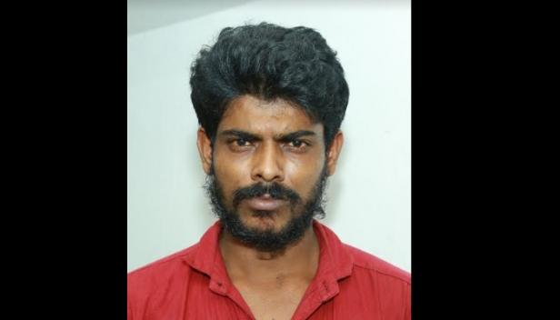 പ്രായപൂർത്തിയാകാത്ത പെൺകുട്ടിയെ പീഡിപ്പിച്ച കേസ്: ബസ് ജീവനക്കാരൻ അറസ്റ്റിൽ; അങ്ങാടിപ്പുറത്തുനിന്നും ബൈക്കിൽ കയറ്റി തട്ടിക്കൊണ്ടുപോയ ശേഷം പീഡിപ്പിച്ചത് മലപ്പുറത്തെ ക്വാർട്ടേഴ്സിൽ വച്ച്; ആറു മാസം പ്രതി ഒളിവിൽ കഴിഞ്ഞത് മലപ്പുറം പാലക്കാട് ജില്ലകളിൽ