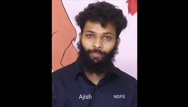 റെഡിമെയ്ഡ് വസ്ത്രങ്ങൾക്കിടയിൽ കഞ്ചാവ് ഒളിപ്പിച്ച് ദുബായിലേക്ക് കടത്താൻ ശ്രമം: ഒരാൾ അറസ്റ്റിൽ; പിടിയിലായത് വാഗമൺ സ്വദേശിയായ 25 കാരൻ; കഞ്ചാവ് ചെറിയ പൊതികളിലാക്കി തുണിത്തരങ്ങൾക്കിടയിൽ ഒളിപ്പിച്ചിരുന്നത് സ്കാനിങ്ങിൽ കണ്ടെത്താൻ കഴിയാത്ത വിധം