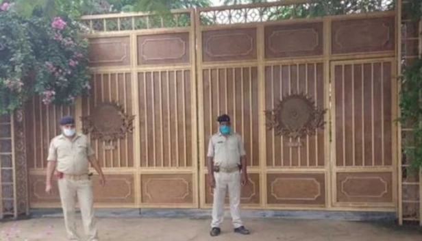 ഐപിഎല്ലിലെ മോശം പ്രകടനത്തിന്റെ പേരിൽ ധോണിയുടെ അഞ്ചു വയസ്സുള്ള മകൾക്ക് വധ ഭീഷണി; ധോണിയുടെ കുടുംബം താമസിക്കുന്ന ഫാം ഹൗസിന്റെ സുരക്ഷ വർദ്ധിപ്പിച്ച് പൊലീസ്: പട്രോളിങ് ശക്തമാക്കിയും പ്രത്യേക സംഘത്തെ നിയോഗിച്ചും ജാർഖണ്ഡ് പൊലീസ്