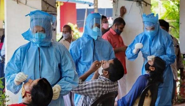 മസ്തിഷ്ക ജ്വരവുമായി ചികിത്സ തേടിയ മൂന്ന് പേർക്കു കോവിഡ്; കോവിഡ് സ്ഥിരീകരിച്ചെത്തിയ വ്യക്തിക്ക് ചികിത്സയ്ക്കിടെ കാലുകൾ തളർന്നു: ആരോഗ്യ വിദഗ്ദരെ ആശങ്കയിലാക്കി കോവിഡ് രോഗികളിലെ അസാധാരണ ലക്ഷണങ്ങൾ