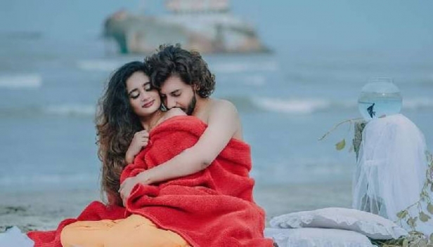 വീണ്ടും വിവാദമായി സേവ് ദ ഡേറ്റ് ഫോട്ടോ ഷൂട്ട്; ഇക്കുറി ചർച്ചയാകുന്നത് ധർമ്മടം ബീച്ചിലെ ചിത്രങ്ങൾ