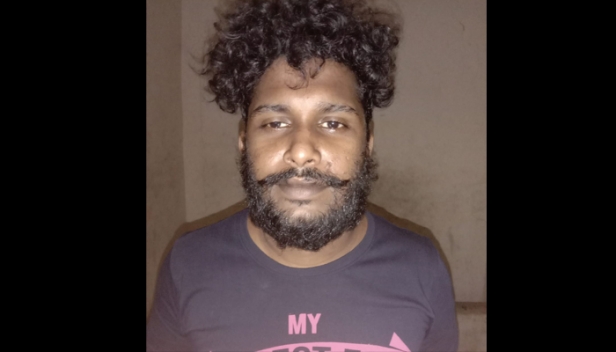 ട്രാൻസ്ജെൻഡറുകളെ ആക്രമിച്ച് പണം കവർന്ന സംഭവം: പ്രധാനപ്രതി പിടിയിൽ; അറസ്റ്റിലായത് വടക്കൻ പറവൂർ സ്വദേശി മിഥുൻ കൃഷ്ണ; പ്രതികൾ കലൂരിൽ വച്ച് മൂന്നു ട്രാൻസ് ജെൻഡറുകളെ ആക്രമിച്ച് കവർന്നത് 15,000 രൂപ
