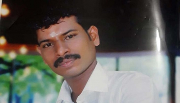 വീടിന്റെ സൺഷെയ്ഡിൽ കയറി കരിക്കിടാൻ ശ്രമം; കാൽ വഴുതി കിണറ്റിലേക്ക് വീണ യുവാവ് അതിദാരുണമായി മരിച്ചു: ആഴമേറിയ കിണറ്റിലേക്ക് വീണ യുവാവിന്റെ മൃതദേഹം പുറത്തെടുത്തത് അഗ്നിരക്ഷാസേനയും പൊലീസും ചേർന്ന്