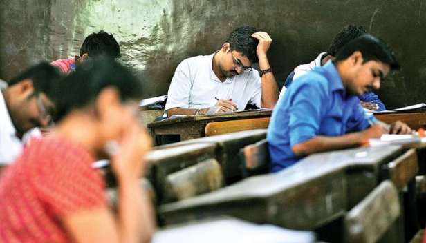 ജെഇഇ മെയിൻ പരീക്ഷയിൽ ആൾമാറാട്ടം; അസമിലെ ഒന്നാം റാങ്കുകാരൻ പിടിയിൽ