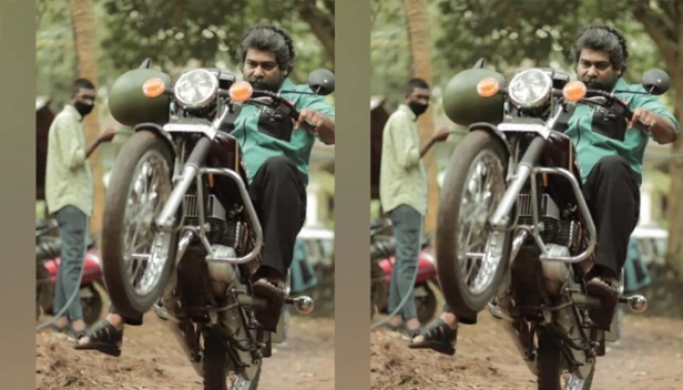 ആർഎക്സ് 100ന്റെ മുൻ ചക്രങ്ങൾ ഉയർത്തി ജോജു ജോർജിന്റെ ബൈക്ക് സ്റ്റണ്ട്; പീസ് എന്ന ചിത്രത്തിൽ വ്യത്യസ്ത ഗെറ്റപ്പിലെത്തിയ താരത്തിന്റെ ചിത്രം വൈറലാകുന്നു