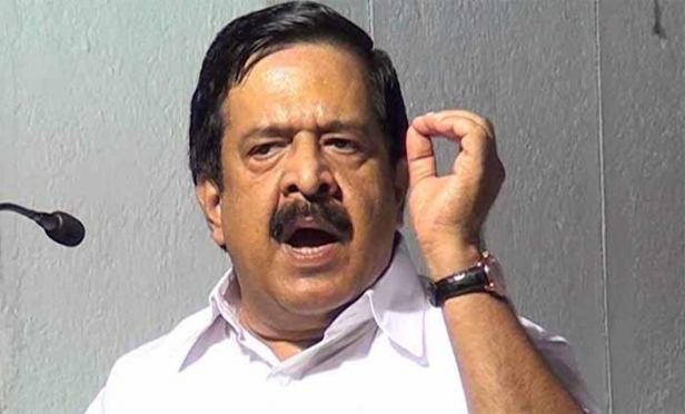 ബിജു രമേശിനെതിരെ നിയമനടപടിക്ക് ഒരുങ്ങി രമേശ് ചെന്നിത്തല; മാനഷ്ടക്കേസ് ഫയൽ ചെയ്യും; അപകീർത്തികരമായ പരാമർശം പിൻവലിക്കണമെന്ന് ആവശ്യം