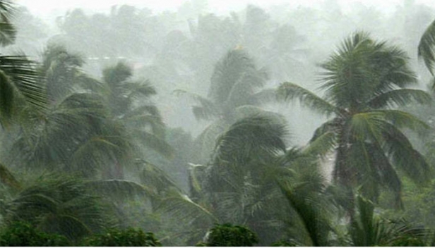 സംസ്ഥാനത്ത് ഇന്ന് മുതൽ ശക്തമായ മഴ; ഓഖി സമാനമായ ചുഴലിക്കാറ്റിനും സാധ്യത; അതീവ ജാ​ഗ്രതയിൽ കേരളം