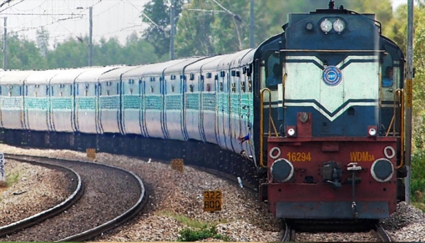 തീവണ്ടികളുടെ സമയമാറ്റം ഇന്നു മുതൽ പ്രാബല്യത്തിൽ; മംഗള, ലോക്മാന്യതിലക് എക്സ്‌പ്രസുകൾ ഇനി നേരത്തെ എത്തും