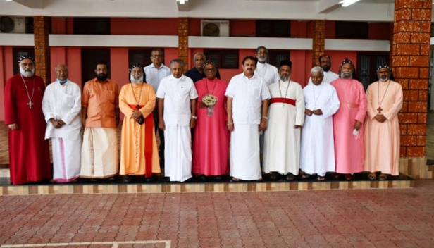 മാർത്തോമ്മാ സഭ പരമാധ്യക്ഷൻ ഡോ.തെയഡോഷ്യസ് മെത്രാപ്പൊലീത്തായ്ക്ക് തിരുവനന്തപുരം മേജർ ആർച്ച് ബിഷപ്സ് ഹൗസിൽ അനുമോദനസമ്മളനം; മെത്രാപ്പൊലീത്തായുടെ നേതൃത്വം മനുഷ്യ സമൂഹത്തിന്റെ കൂടുതൽ നന്മയ്ക്ക് ഉതകട്ടെ എന്ന് മുഖ്യമന്ത്രി പിണറായി വിജയൻ