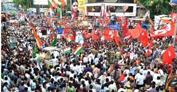 കലാശക്കൊട്ട് നിയന്ത്രിക്കാനാകുമോ എന്ന ആശങ്കയിൽ പൊലീസ്; ഒന്നാംഘട്ട തെരഞ്ഞെടുപ്പിന്റെ പരസ്യപ്രചരണം ഇന്ന് അവസാനിക്കും; തിരുവനന്തപുരം ഉൾപ്പടെ അഞ്ച് ജില്ലകൾ 8ന് പോളിങ്ങ് ബൂത്തിലേക്ക്