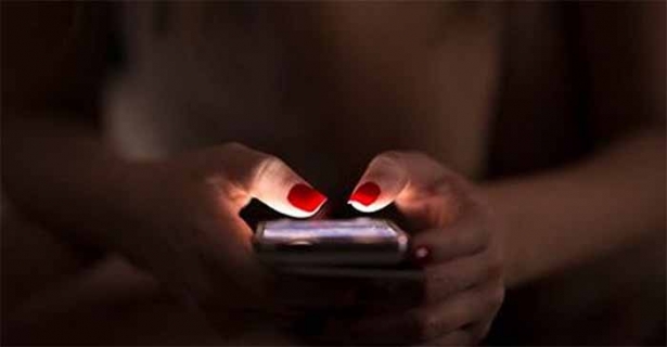 'മദാമ്മ സുന്ദരിക്ക്' ഒന്നര ലക്ഷം കൊടുത്തിട്ടും ഡൽഹി കസ്റ്റംസ് ദുഷ്ടന്മാർ പാർസൽ വിടുന്നില്ലത്രേ! നഷ്ടപ്പെടാൻ വേണ്ടി കഴുത്തു വെച്ചുകൊടുക്കുന്ന മലയാളികളെ തേടി ഇനിയും ഇംഗ്ലീഷ് സുന്ദരികൾ വലയിടും; 'സമ്പന്ന മന്ദബുദ്ധികൾ' സൂക്ഷിച്ചോ? കസ്റ്റംസ് ഉദ്യോഗസ്ഥന്റെ കുറിപ്പ്