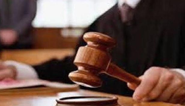 കോവിഡ് പ്രോട്ടോക്കോൾ ലംഘിച്ച് ഉത്സവം; അഞ്ഞൂറിലധികം പേർക്കെതിരെ കേസെടുത്ത് പരപ്പനങ്ങാടി പൊലീസ്; സ്ഥലത്ത് പണം വച്ച് ചീട്ടുകളിയും; മൂവർസംഘം അറസ്റ്റിൽ; പണവും പിടിച്ചെടുത്തു